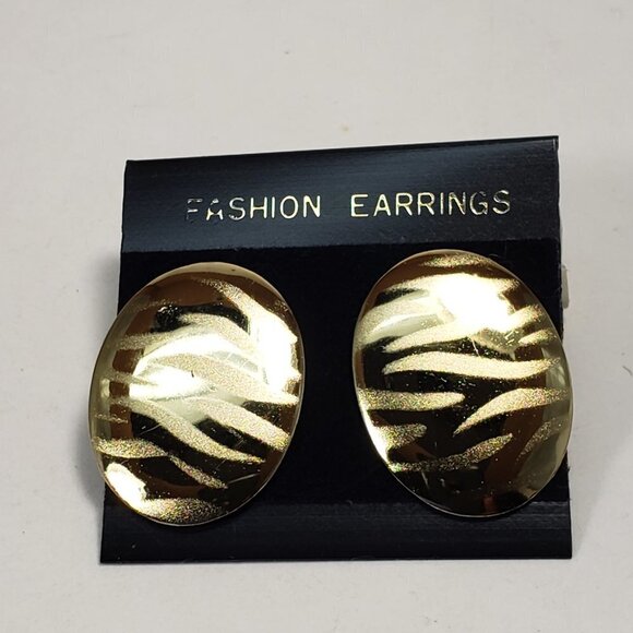Bold Gold Tone Zebra Print Stud Earrings – Retro Animal Print Statement Jewelry - Picture 6 of 8
